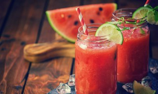 鲜榨西瓜汁可以放冰箱吗 鲜榨西瓜汁可以放冰箱吗几天