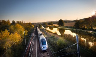 高铁怎么调座椅 一等座高铁怎么调座椅