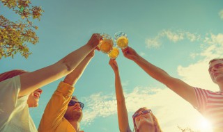 啤酒能放冰箱冷藏吗 啤酒能放冰箱冷藏吗冬天