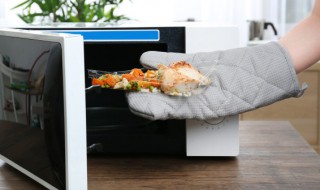 冰冻粽子可以直接放微波炉热吗 冷冻粽子可以放微波炉吗