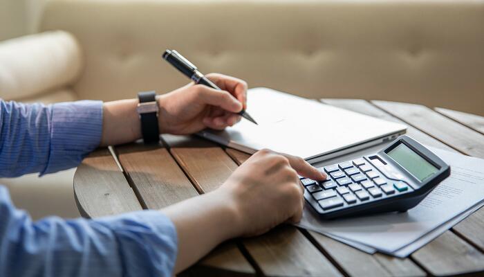 每相邻两个计数单位之间的进率是  每相邻两个计数单位之间的进率是多少