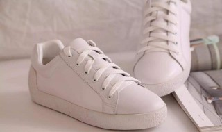 鞋面发黄了怎么处理（小白鞋的鞋面发黄了怎么处理）