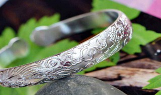 银手镯洗澡变黄怎么处理（银手镯洗完澡变黄了是怎么回事）