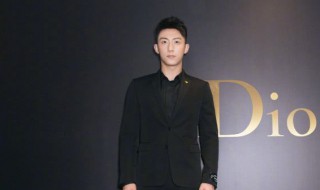 黑色衬衣泛白怎么处理 黑色衬衣发白怎么办