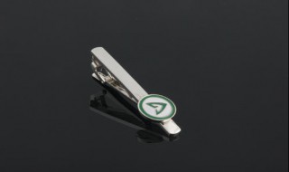 正确戴领带夹的方法（正确戴领带夹的方法是什么）