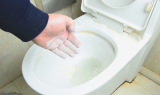 马桶盖子泛黄怎么处理（马桶盖发黄了怎么办）