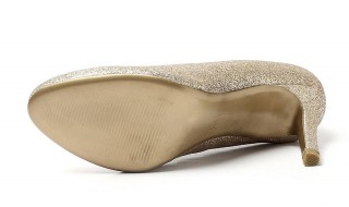 高跟鞋氧化发黄怎么处理 高跟鞋氧化发黄怎么处理掉