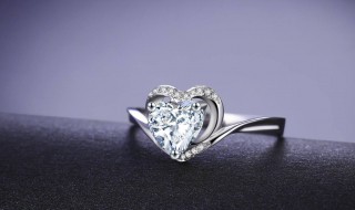 求婚戒指买什么好（求婚戒指买什么好蒂芙尼官网）