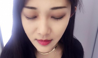 怎样化妆自然又好看（怎样化妆自然又好看不脱妆痘痘的方法）