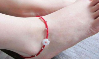女的脚上带红绳什么意思（女人脚上带红绳子是什么意思）