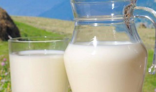 牛奶什么时候喝好（牛奶什么时候喝好 有什么功效）