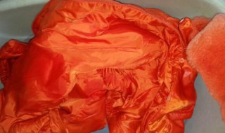 如何自己清洗羽绒服 如何自己清洗羽绒服污渍