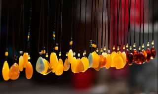 蜜蜡鉴别真假方法（蜜蜡鉴别真假方法图解）