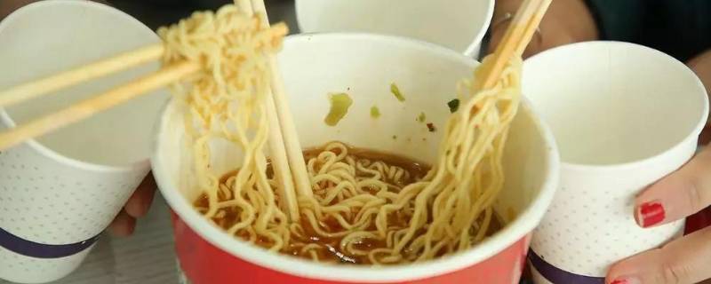 泡面桶能放微波炉吗（泡面桶能放微波炉吗怎么用）