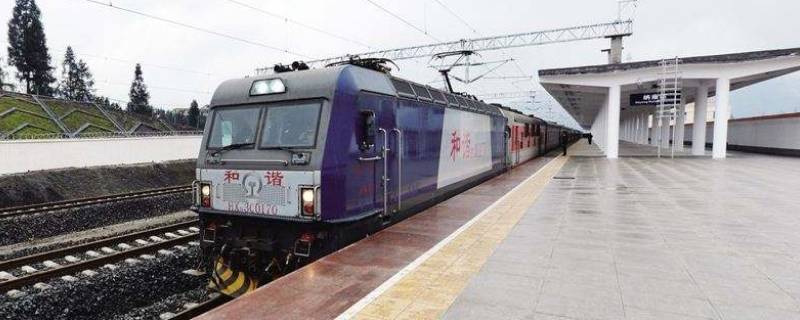 火车有没有充电插口（硬卧的充电插座在哪）