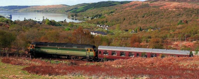 火车站人工窗口是24小时的吗 火车站的人工咨询电话是多少