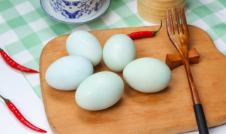 咸鸭蛋用不用放冰箱吗（咸鸭蛋是不是不能放冰箱）