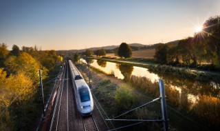 高铁椅子怎么按后躺 高铁的椅子怎么后躺